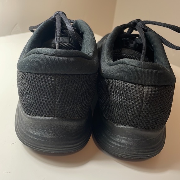 Black Nike running shoes size 8 - Picture 3 of 6